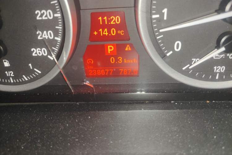 Used BMW X6 2013 xDrive35i Odometer Close Up