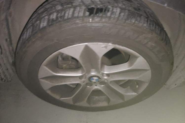 Used BMW X6 2013 xDrive35i Right Front Wheel Hub