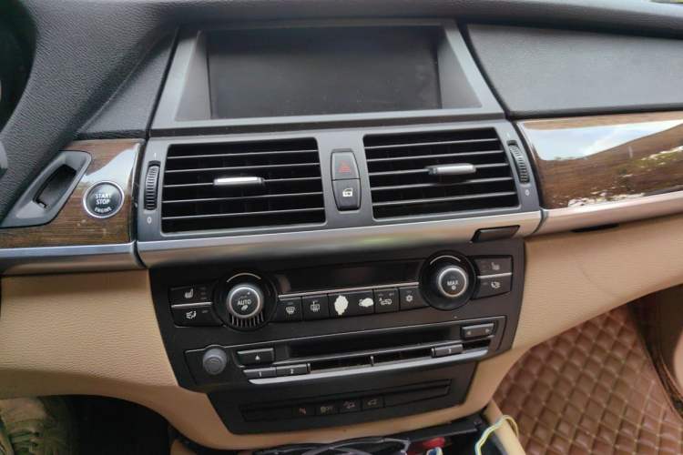 Used BMW X6 2013 xDrive35i Audio And AC Panel