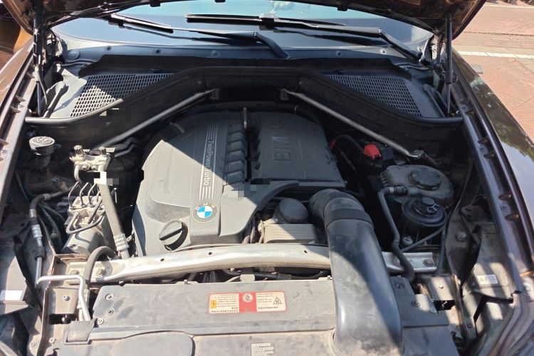 Used BMW X6  Engine Bay
