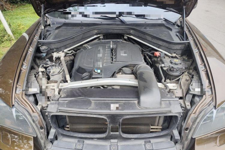 Used BMW X6 2013 xDrive35i Engine Bay