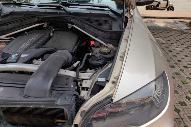 Used BMW X6 2013 xDrive35i Engine Bay Left