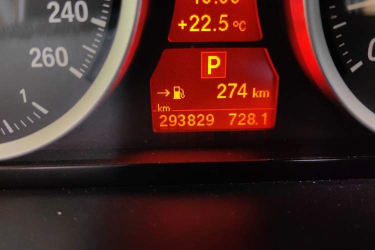 Used BMW X6 2013 xDrive35i Odometer Close Up