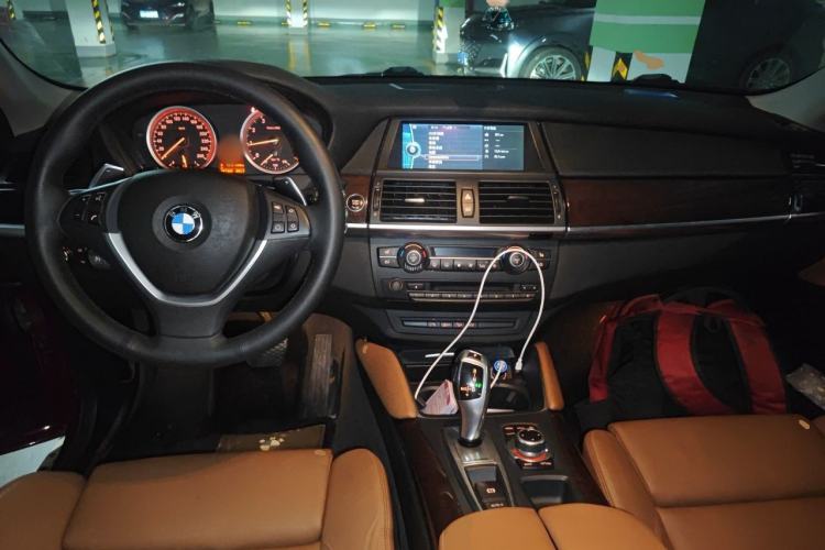 Used BMW X6  Center Console