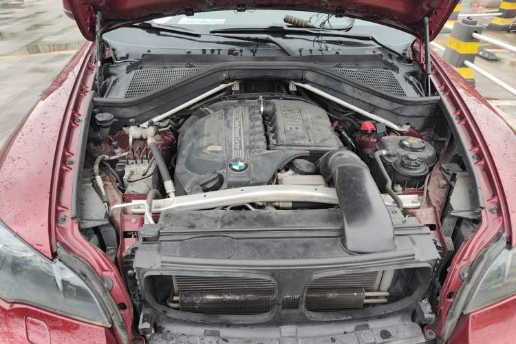 Used BMW X6  Engine Bay