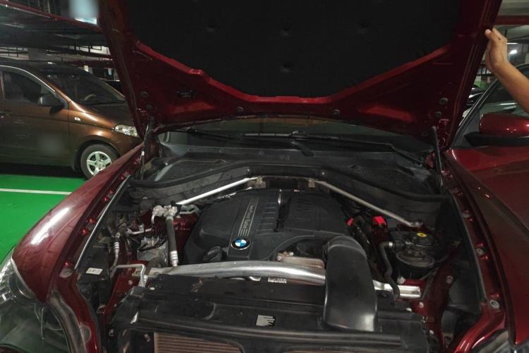 Used BMW X6  Engine Bay