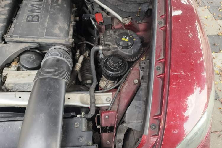 Used BMW X6 2013 xDrive35i Engine Bay Left