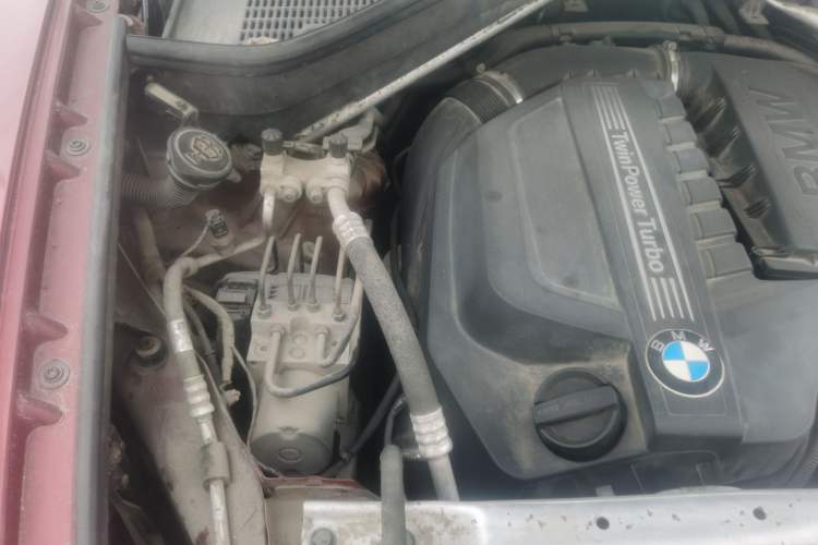 Used BMW X6 2013 xDrive35i Engine Bay Right
