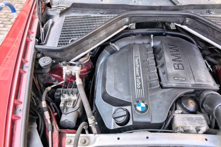 Used BMW X6 2013 xDrive35i Engine Bay Right