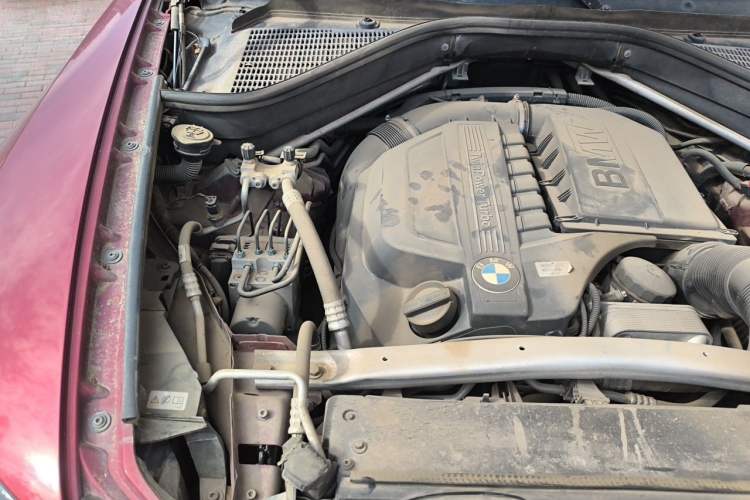 Used BMW X6 2013 xDrive35i Engine Bay Right