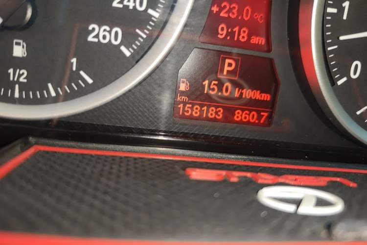 Used BMW X6 2013 xDrive35i Odometer Close Up