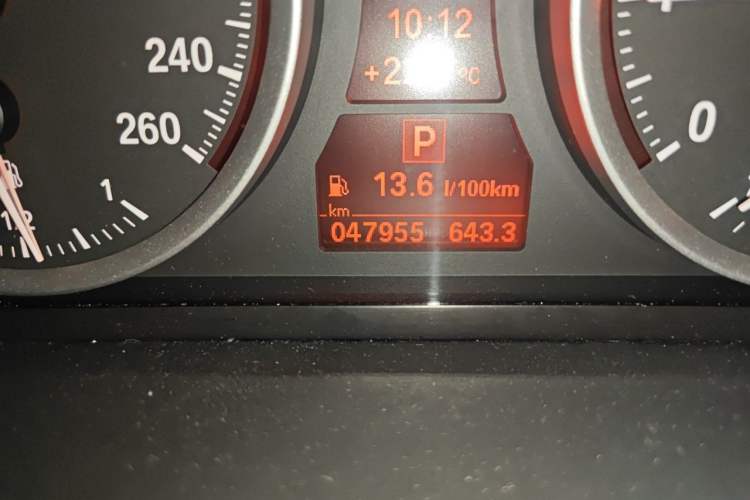 Used BMW X6  Odometer Close Up