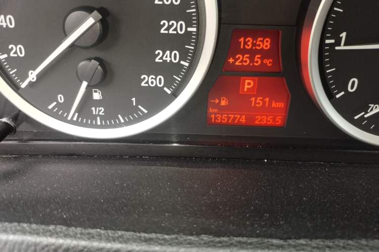 Used BMW X6 2013 xDrive35i Odometer Close Up