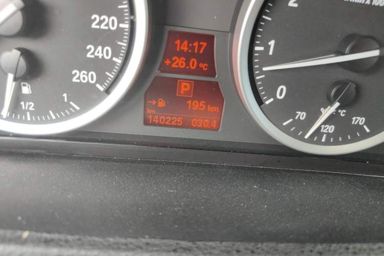 Used BMW X6 2013 xDrive35i Odometer Close Up