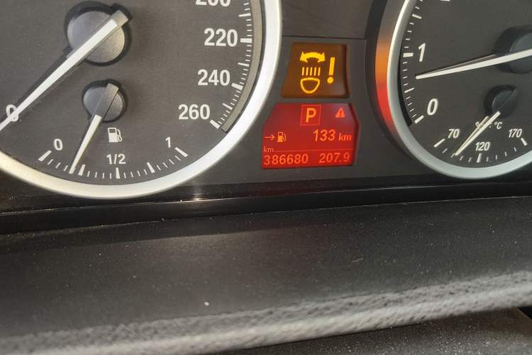 Used BMW X6 2013 xDrive35i Odometer Close Up