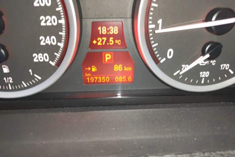 Used BMW X6 2013 xDrive35i Odometer Close Up
