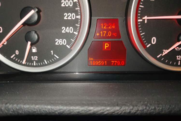 Used BMW X6 2013 xDrive35i Odometer Close Up