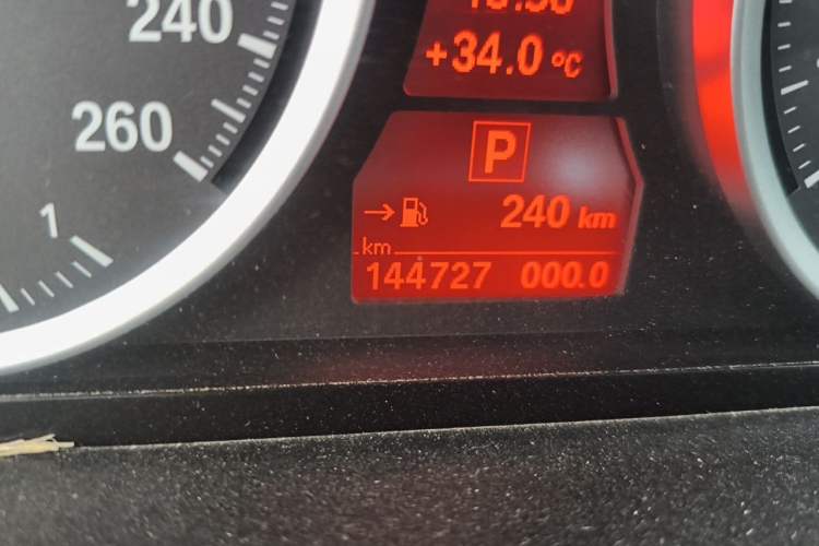 Used BMW X6 2013 xDrive35i Odometer Close Up