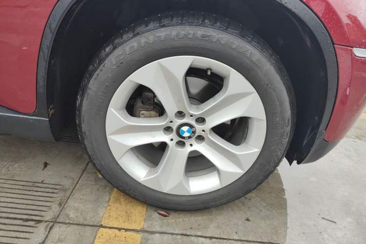 Used BMW X6  Right Front Wheel Hub