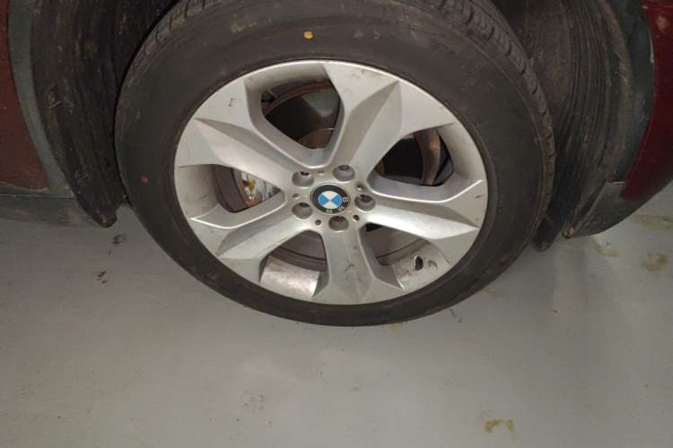 Used BMW X6  Right Front Wheel Hub