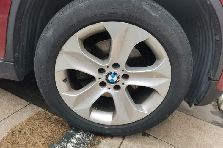 Used BMW X6 2013 xDrive35i Right Front Wheel Hub