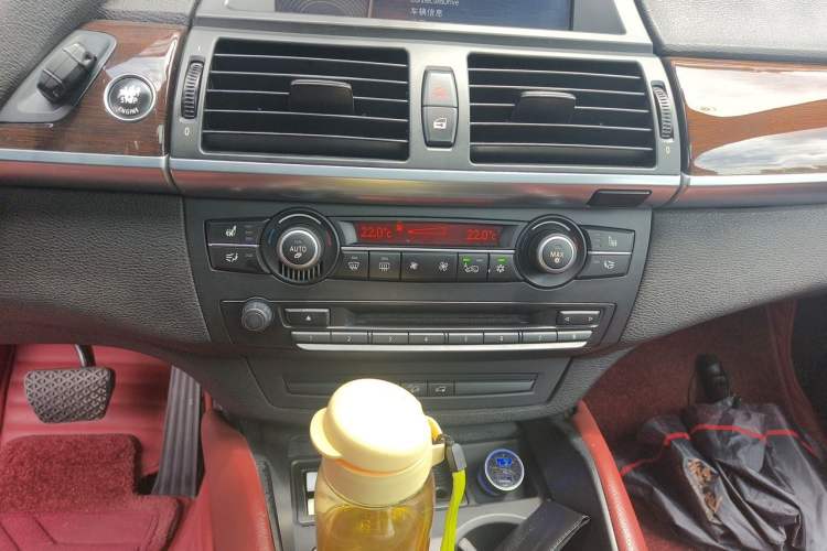 Used BMW X6 2013 xDrive35i Audio And AC Panel