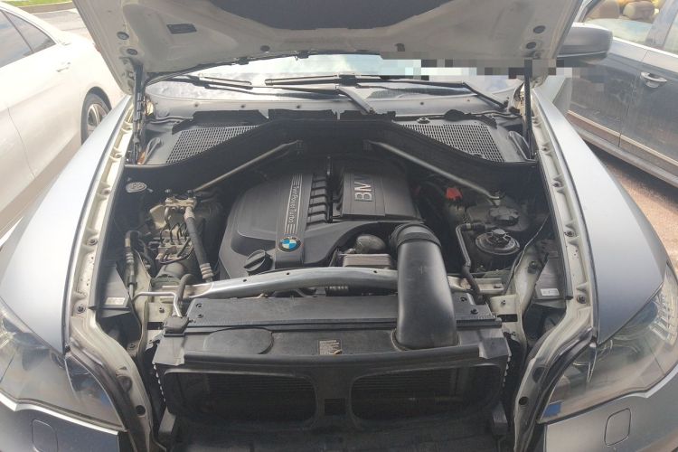 Used BMW X6 2013 xDrive35i Engine Bay