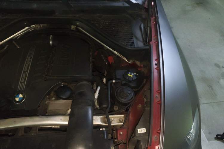 Used BMW X6 2013 xDrive35i Engine Bay Left