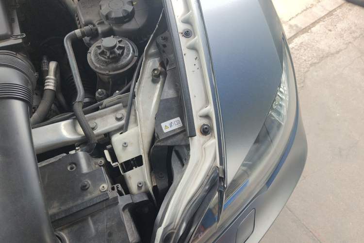 Used BMW X6 2013 xDrive35i Engine Bay Left