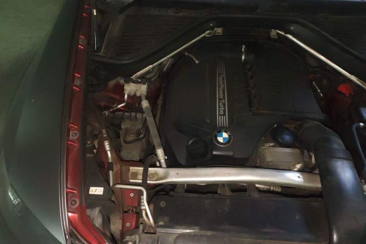 Used BMW X6 2013 xDrive35i Engine Bay Right