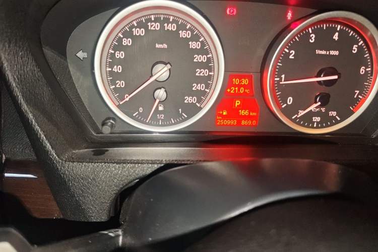 Used BMW X6 2013 xDrive35i Odometer Close Up