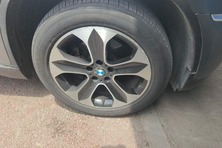 Used BMW X6 2013 xDrive35i Right Front Wheel Hub