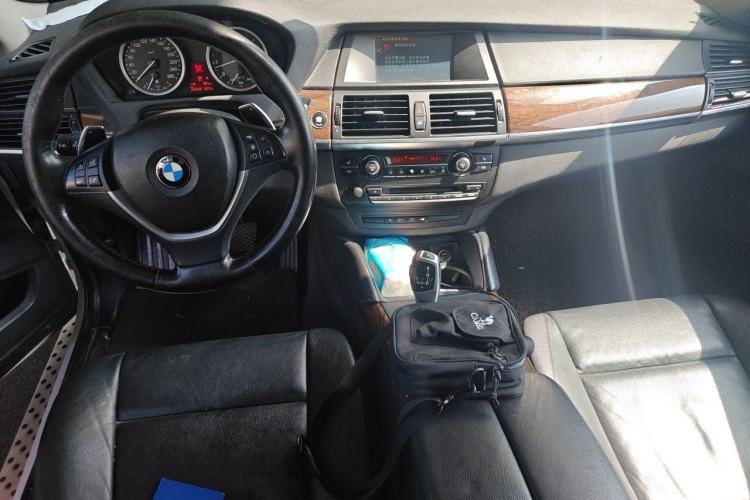 Used BMW X6  Center Console