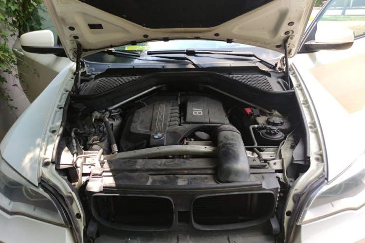 Used BMW X6 2013 xDrive35i Engine Bay