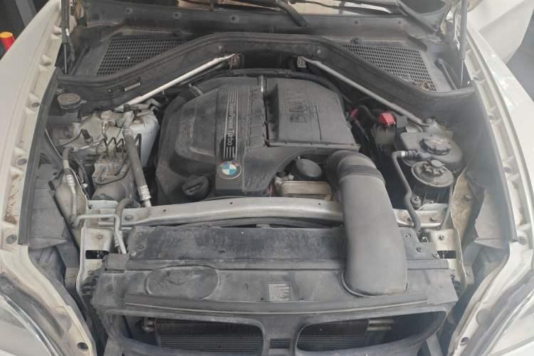Used BMW X6  Engine Bay