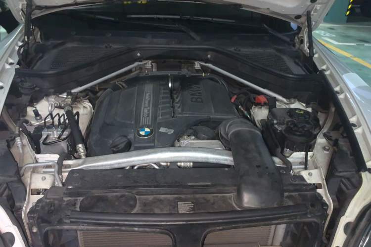 Used BMW X6 2013 xDrive40i Engine Bay