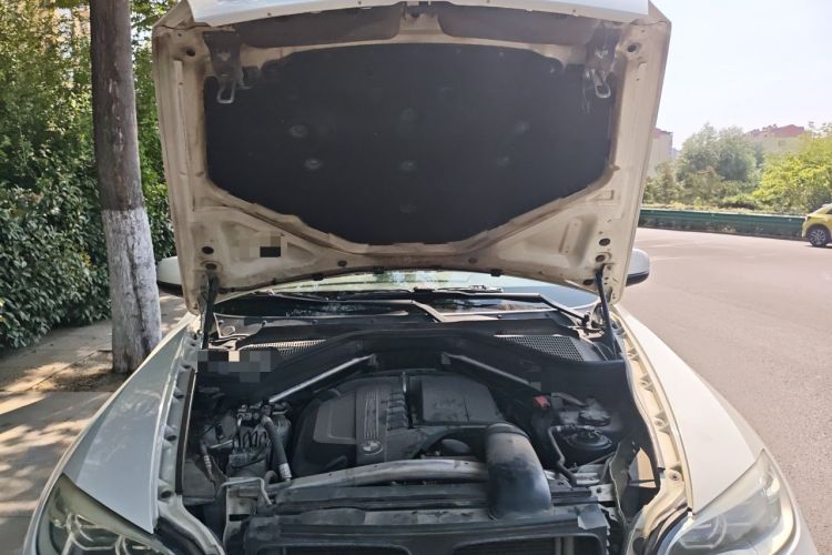 Used BMW X6 2013 xDrive35i U.S. specification Engine Bay