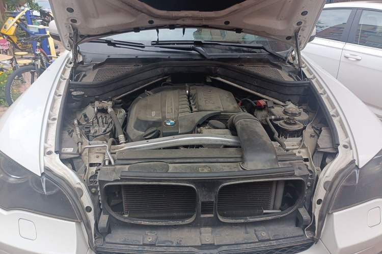 Used BMW X6 2013 xDrive35i Engine Bay