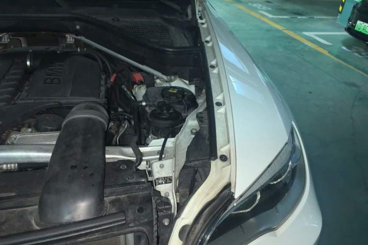 Used BMW X6 2013 xDrive40i Engine Bay Left