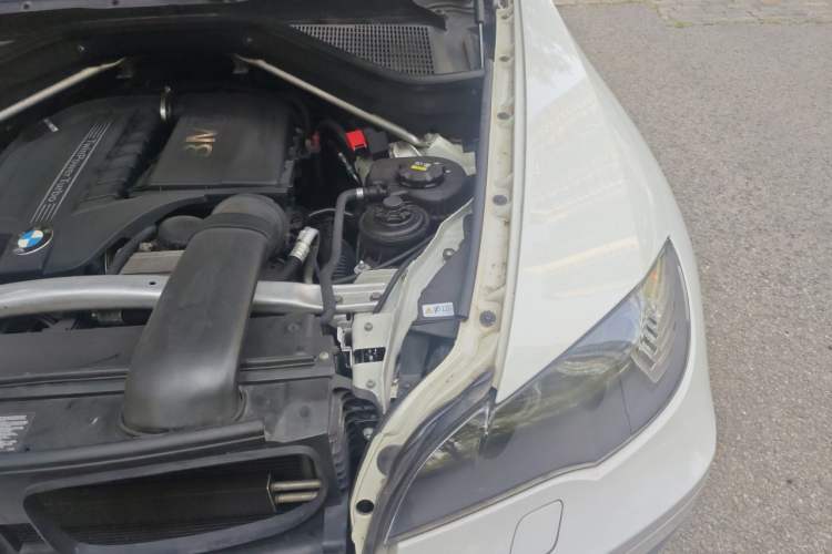 Used BMW X6 2013 xDrive35i Engine Bay Left