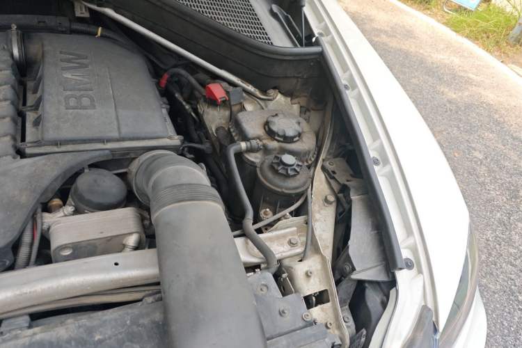Used BMW X6 2013 xDrive35i Engine Bay Left