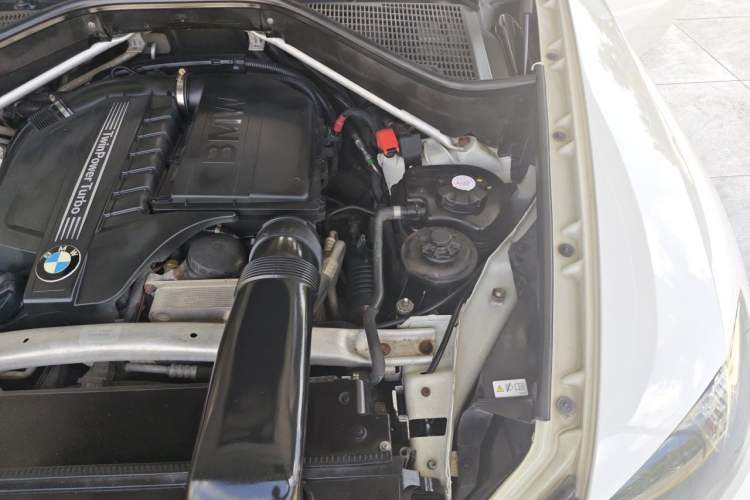 Used BMW X6 2013 xDrive35i Engine Bay Left