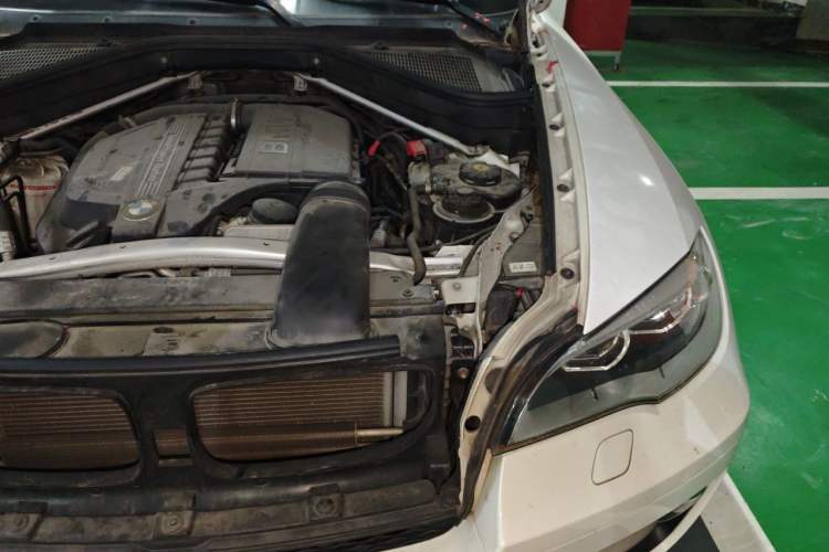 Used BMW X6 2013 xDrive35i Engine Bay Left
