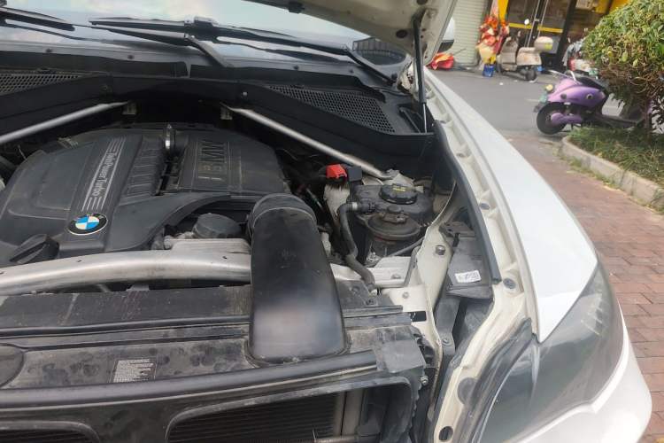 Used BMW X6 2013 xDrive35i Engine Bay Left