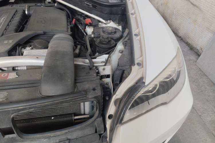 Used BMW X6 2013 xDrive35i Engine Bay Left