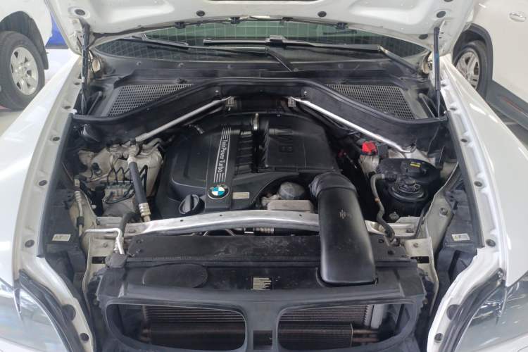 Used BMW X6 2013 xDrive35i Engine Bay