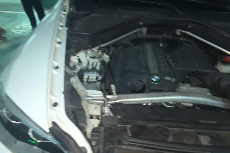 Used BMW X6 2013 xDrive40i Engine Bay Right