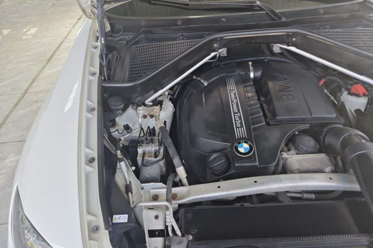Used BMW X6 2013 xDrive35i Engine Bay Right