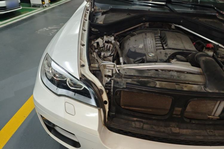 Used BMW X6 2013 xDrive35i Engine Bay Right