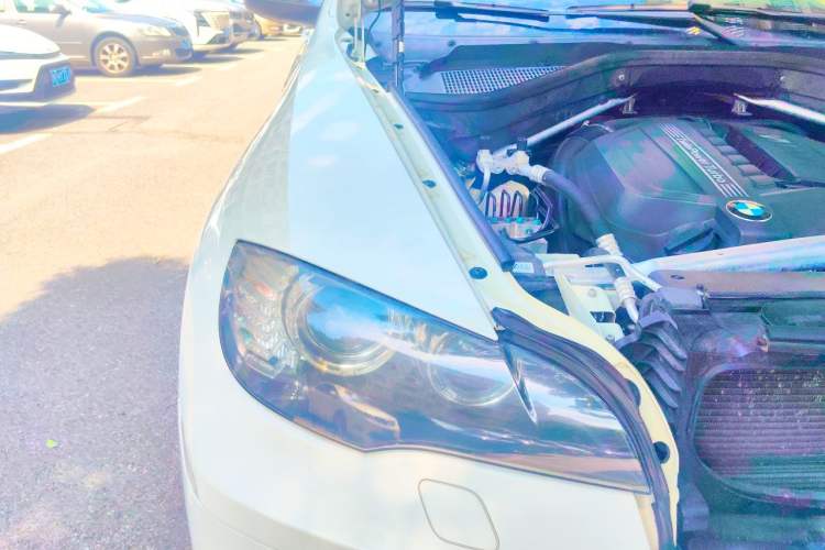 Used BMW X6 2013 xDrive35i Engine Bay Right